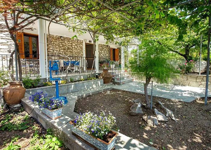 Spiti Dyo * Theologos (Thasos)